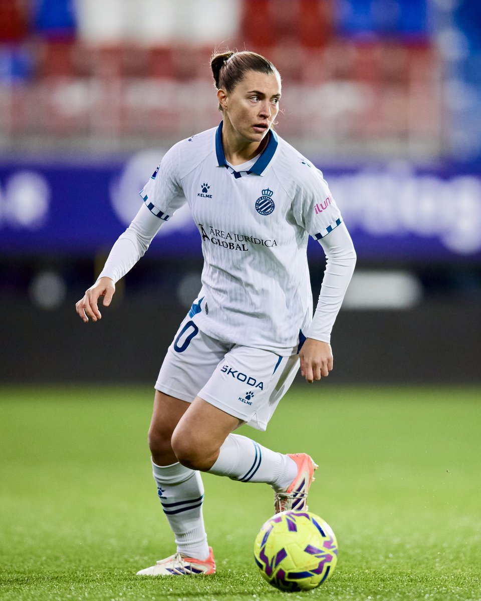 🕵️‍♀️ Anna Torrodà siempre buscando la mejor opción 

#LigaFMoeve | #EibarEspanyol