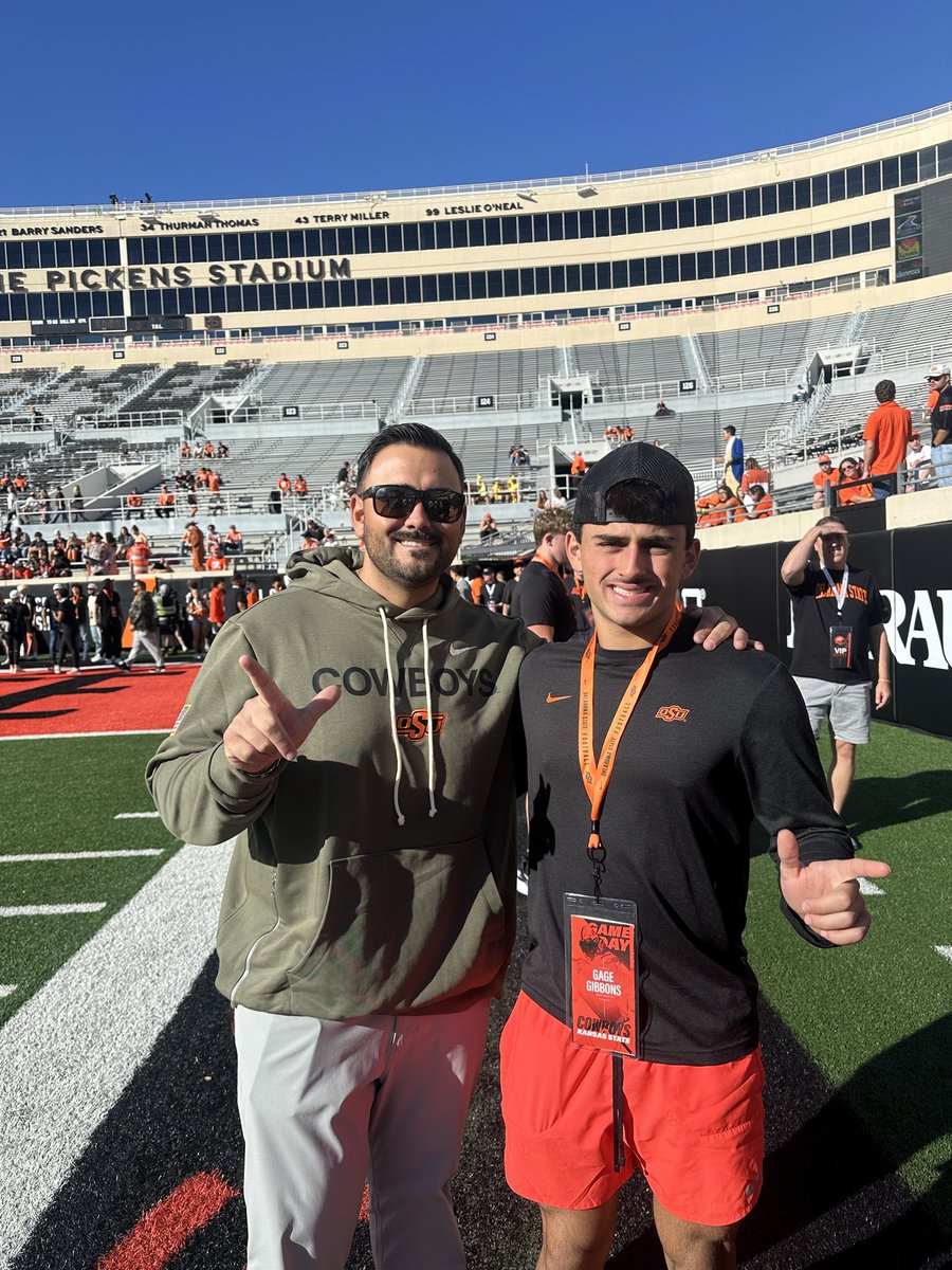gibbonsgage1's tweet image. 🤠Great time in Stillwater!! #GoPOKES #bestfans @CowboyFB Thank you! @david6glidden @coachtheronaych @Josh_Gonzales2 @KWright_7 @doug_meacham @CoachRTBradford @CoachJG_ @DeerCreekFB @HScarJr2 @CoachEmbrey_