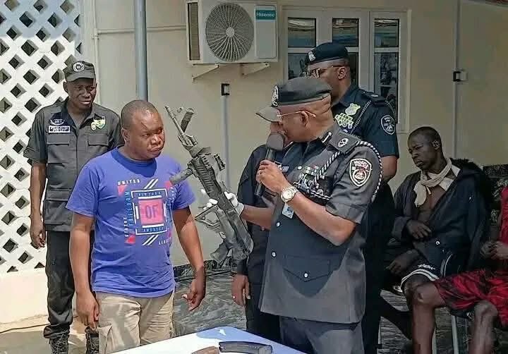 MFaarees_'s tweet image. If they say Muslims are killing Christians in Nigeria, tell them this is a Reverend Father caught supplying weapons to terrorists in Nigeria.

He&apos;s a Christian, and a whole REVEREND FATHER!