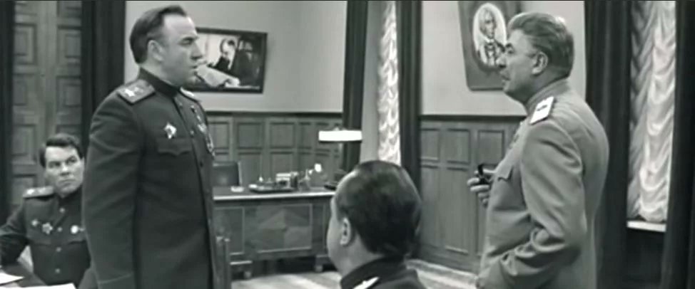 - Товарищ Жуков, доложите обстановку.
- Войска Путина пытаются четвёртый год захватить Покровск.
- Это в Америке?
- Нет, 500 километров от Москвы.
- Расстрелять!
- Подполковника КГБ?
- Всех.