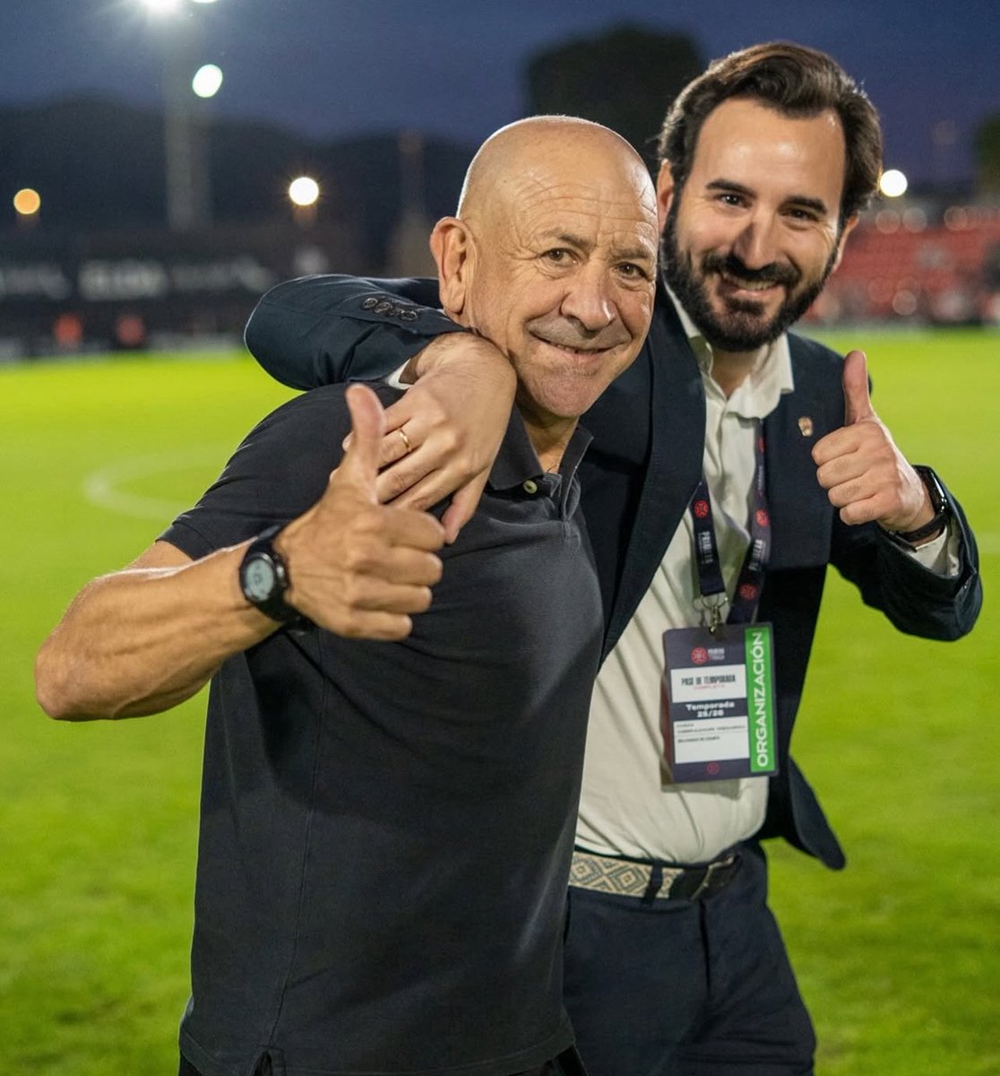 El cambio que le ha pegado al #CDEldense Claudio Barragán en un mes. Hoy ya le ha vitoreado el Nuevo Pepico. Al margen de la victoria, vital por el derbi y por cómo se había puesto el partido, el equipo siempre es superior sin importar rival ni contexto.

<a href="/informacion_es/">INFORMACION.es</a>