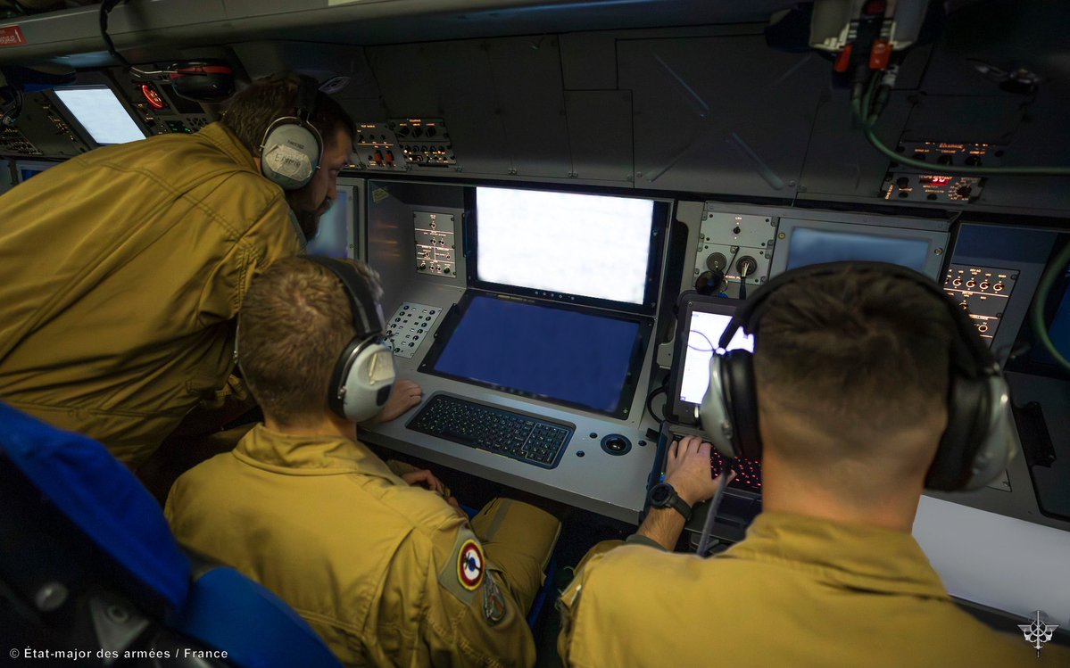 FrenchForces's tweet image. 📍 United Arab Emirates l Maritime surveillance 
 
Operationnal maritime surveillance flights conducted by an ATL2 maritime patrol aircraft between Red Sea and Strait of Hormuz : 
 
🎯 Monitoring maritime traffic and combating illicit trafficking
 
🛡️ French Armed Forces 🇫🇷…