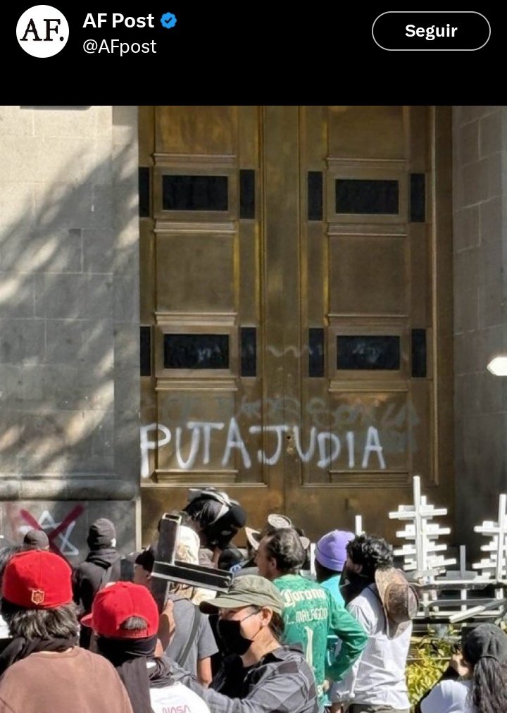 CharlieRC1994's tweet photo. Mire @Claudiashein presidenta con A de mujer, no con A de PENDEJA, bueno mire lo que le pusieron estos de la generación Z reprimalos así como lo hizo su ídolo Diaz Ordaz, esto va empezando mejor cortelo de tajo, si es que puede y @AFpost también q falta de respeto con ese post. https://t.co/s8qQrT6HD0