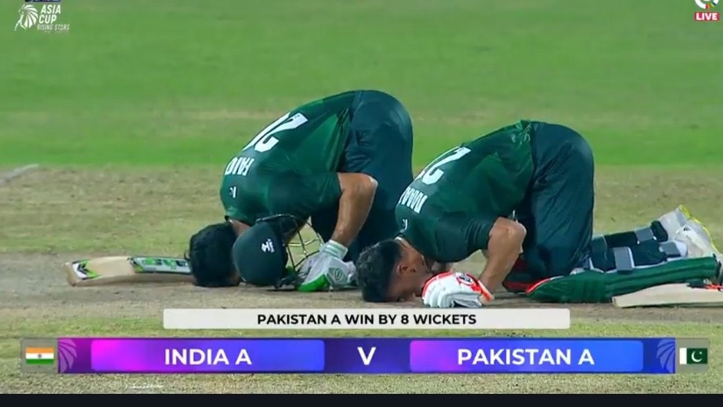MughleAzam56's tweet photo. Alhamdulillah!
Happy Happy Sunday for Pakistan🤩 , and Back to Back Zalaalat for india. 

#PAKvIND | #PAKvsSL https://t.co/S7cYgMVh50