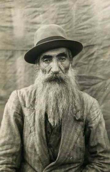 Sevgi, saygı ve özlemle yad ediyorum. 
...
Azgın azınlık Kemalistlerin Dersim soykırımında çoluk çocuk demeden yakarak, öldürerek katliamlarla büyük bir mezalimliğe imza atmışlardir. Zulüm abad olunmaz, bunun ceremesini hâlâ çekiyoruz, lanet olsun zalimlere. Allah belalarini vrsn