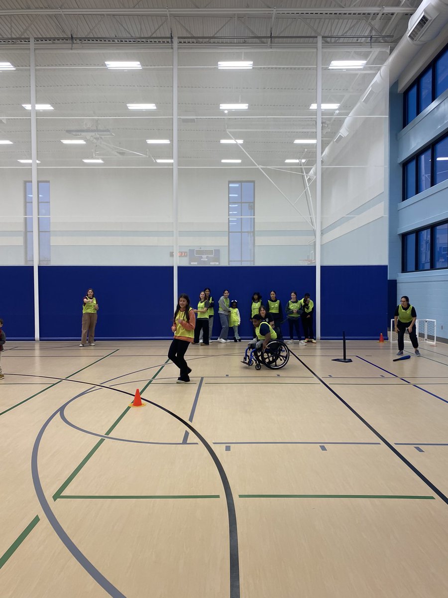 MayfieldService's tweet image. Adapted kickball, baseball, and dodgeball!  

Lots of new connections and friendships as we hosted a super fun Youth Challenge court sports program at the Mayfield Hts Community Center this weekend. 

@ycsports1976 
#DisabilityAwareness
#ServiceLearning