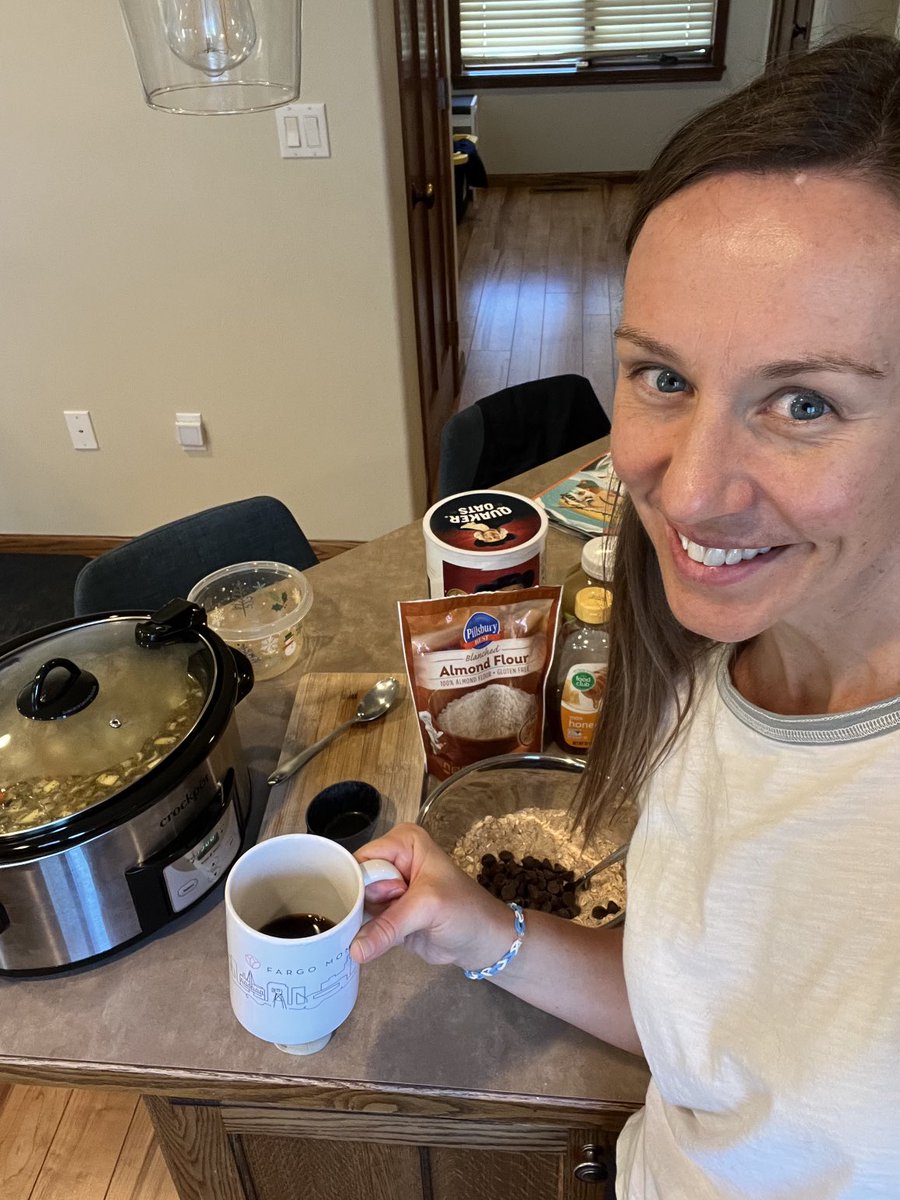 LindsayIRL's tweet image. My canvas awaits! Starting with minestrone soup, quinoa, muffins, &amp;amp; roasted sweet potatoes. Stir-fry &amp;amp; maybe enchiladas later.

What are you food prepping today?

#nutrition #foodprep #mealprep #goodfood #foodisfuel #healthy #healthyhabits #wellness #sundayvibes