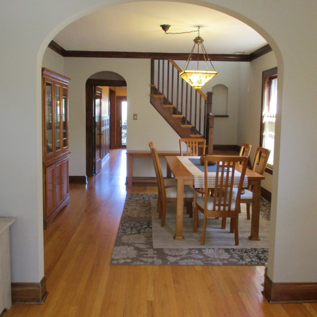 pietowntv's tweet image. Tonight on #HouseHunters 🌆
A couple&apos;s excited to buy their first home in Chicago, and she wants a house full of  history and charming architecture! But standing at 6&apos;3&quot;, his difficulty squeezing into older homes may hinder her house search. #TallPeopleProblems

10|9c on HGTV 📏