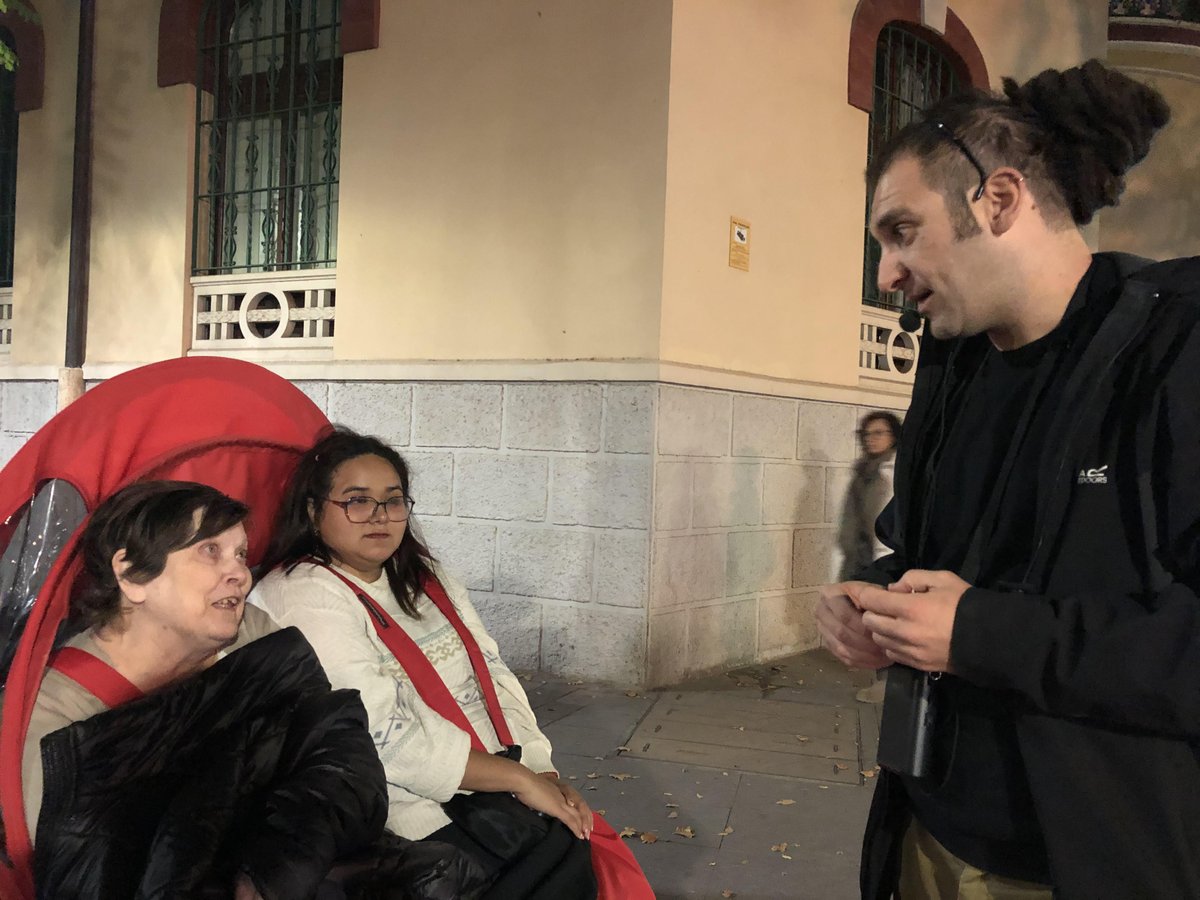 Con motivo del centenario del Pasaje de Lodares, la ONG <a href="/EBSEAlbacete/">En Bici Sin Edad - Albacete</a> celebró el pasado miércoles un paseo temático para conocer más a fondo este inmueble único de la ciudad de #Albacete. El ingeniero Javier Atiénzar nos habló de Buenaventura Ferrando Castells, su arquitecto 📐.