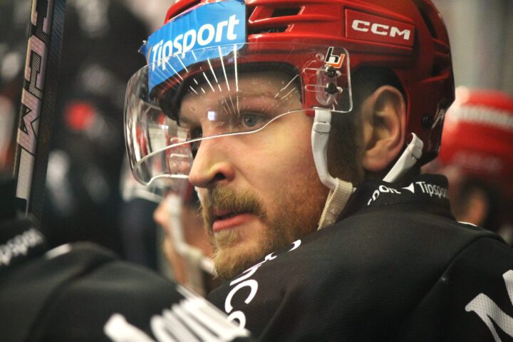 Izlases uzbrucējs Oskars Batņa atstāj <a href="/telhcz/">Tipsport extraliga</a> čempionātu un pārceļas uz <a href="/smliiga/">Liiga</a> klubu Lahti, tā man saka Oskars. Komanda tabulā 14. vietā no 16 klubiem. Batņa Somijā jau ir spēlējis. Lai jaudīgs turpinājums. 🏒🇱🇻 🇫🇮
📸 🐻