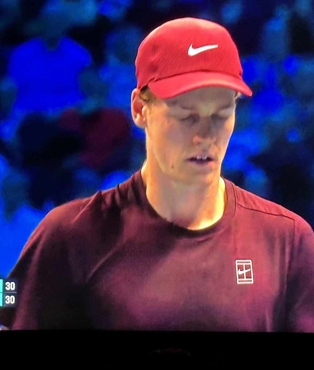 Toki_79's tweet photo. Dai ragazzone

#sinneralcaraz #sinnerfinale #alcaraz
#sinner #atpfinals #torino #alcarazsinner #nittoatpfinals https://t.co/wW16xwOgUR