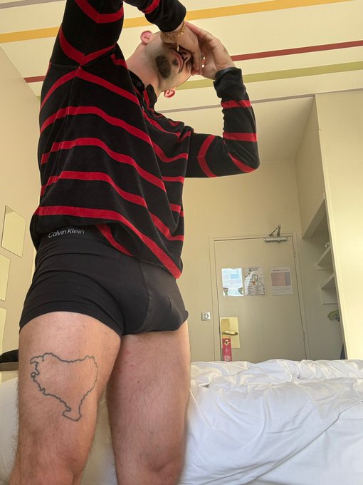 2 pic. Sundays ❤️🖤 https://t.co/Ig2ZnYFnri