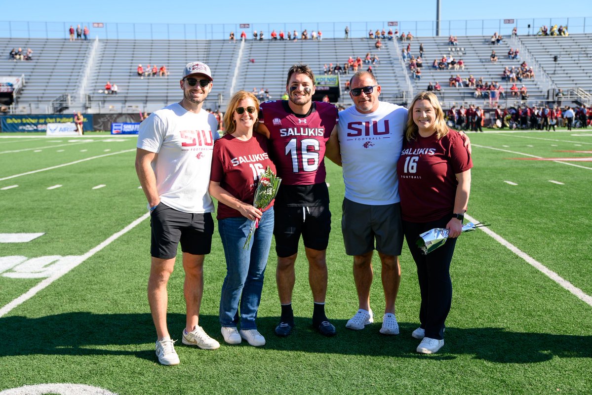 SIU_Football's tweet image. Thank you, Seniors ❤️

Full gallery &amp;gt;&amp;gt;&amp;gt; adobe.ly/4i6Sxfh

#Salukis | #BuiltFor