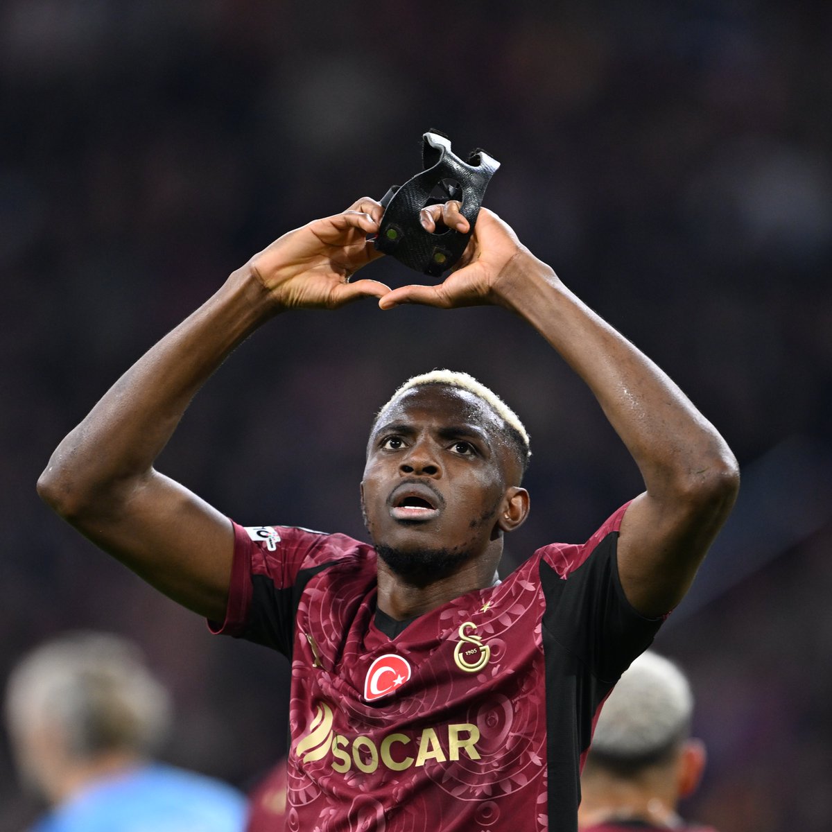 Victor Osimhen: "Annemin ölümü bugün bile beni yaralamaya devam ediyor.

Uğruna fedakarlıklar yaptığı şeylerin tadını çıkarmaya ömrü yetmedi."