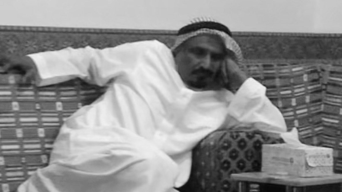 أنا قلبي يوم أشوفك يجي فيه رعشه 
حبّ مدري شوق مدري غلا مدري شفاه 

أنت مثل الغيث لا مر له دار أنعشه
صح من قال اقرب الحيّ ويزيدك حياة
—سعد بن جدلان