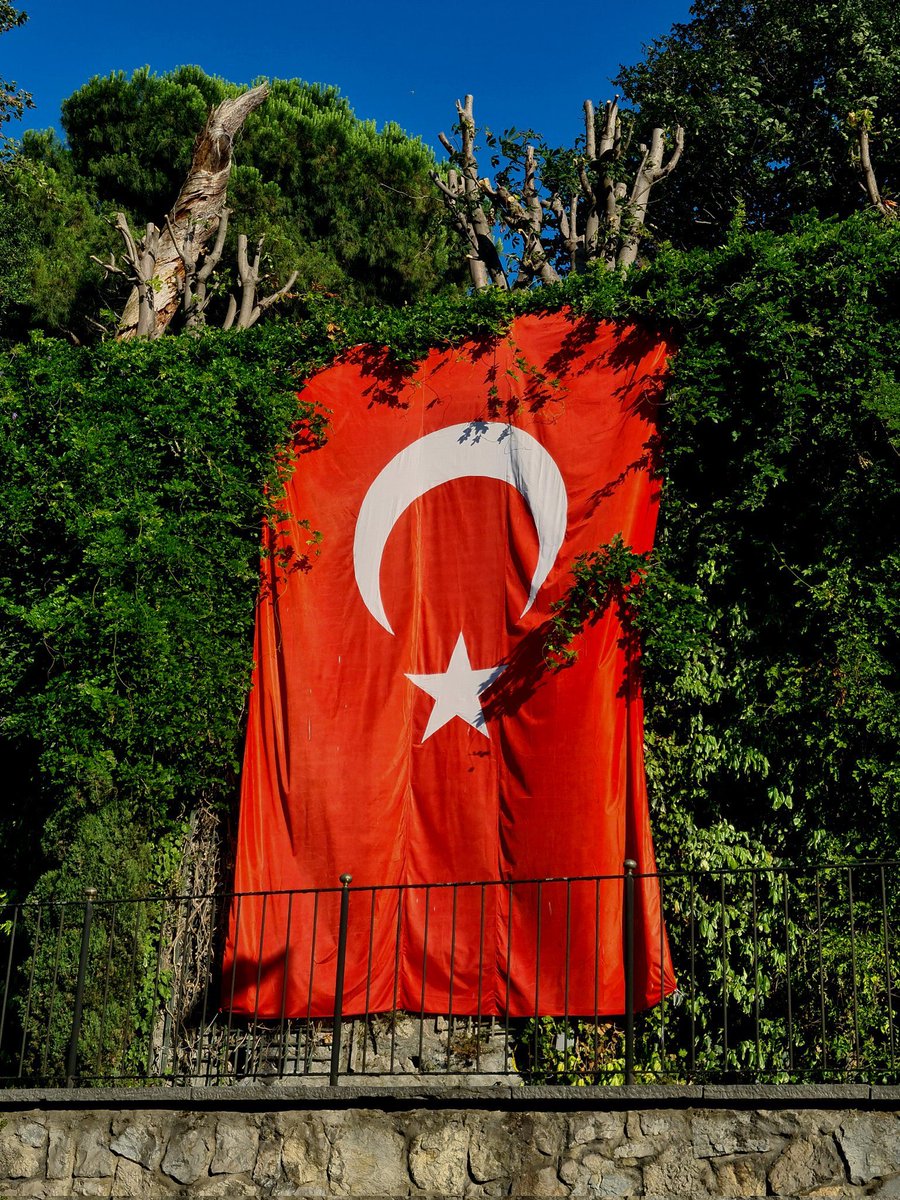 Senin bir defa adının geçtiği yerde, benim bin defa içim geçiyor.