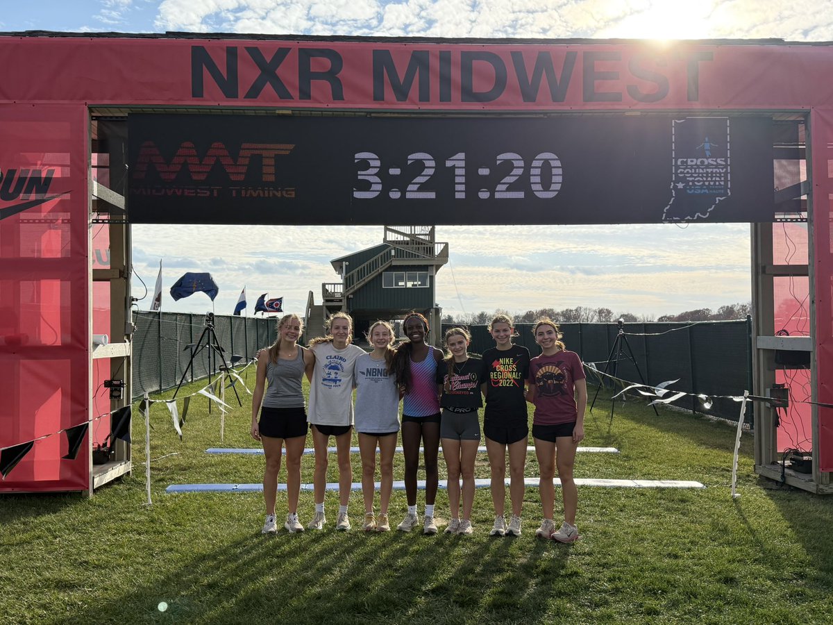 Lady Gales Distance tweet media