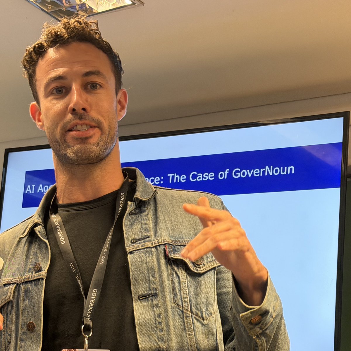 theobtl's tweet image. @alex_m_murray of @uoregon embedding DAOs in a wider context of organization science and entrepreneurship research, before sharing @nounsdao‘s latest findings on AI for governance.