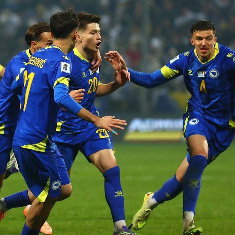 Almost half of our national team players were not born in Bosnia and Herzegovina.
They didn't go to our schools, they didn't grow up on our streets and villages... but love for their homeland is in their hearts.

They speak the Bosnian language, with pride.

They stand still,