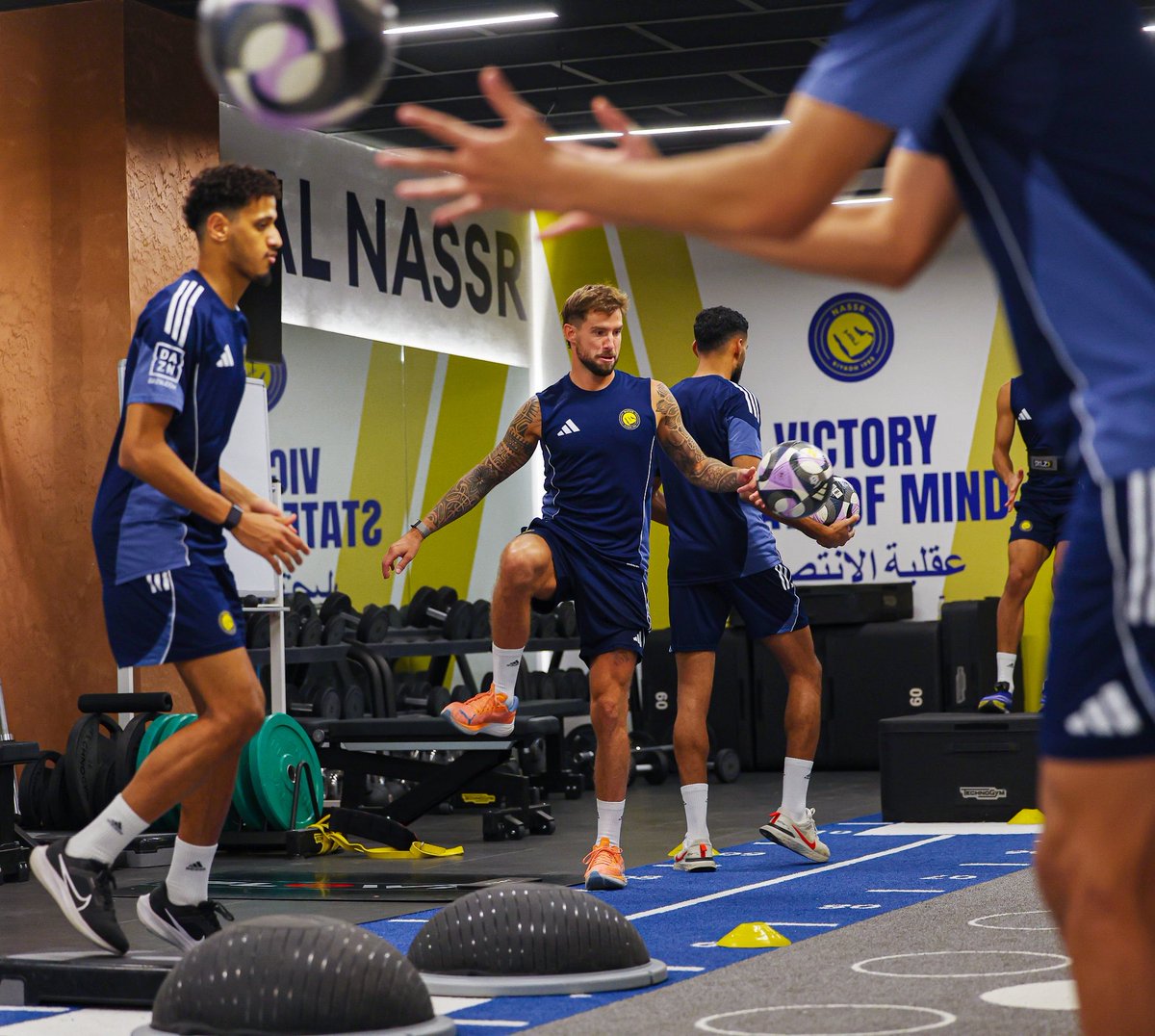 🚨🚨- الرياضية :

مارتنينز يتعرض للإصابة في تدريبات #النصر !