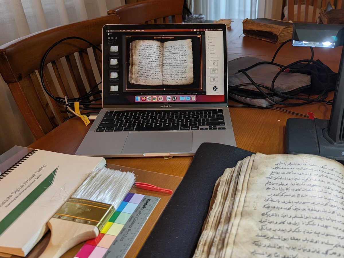 AyferStump's tweet image. Alevi-Bektaşi Dijital Arşivi projemiz tüm hızıyla devam ediyor. Ocak&apos;ta yine İstanbul&apos;da olacağız. Daha önce ellerindeki belge ve yazmaların dijitalize edilip arşive ocakları adına  kaydedilmesi için bizimle temas kuran özellikle İstanbul&apos;daki dostlarla görüşebilmek dileğiyle.