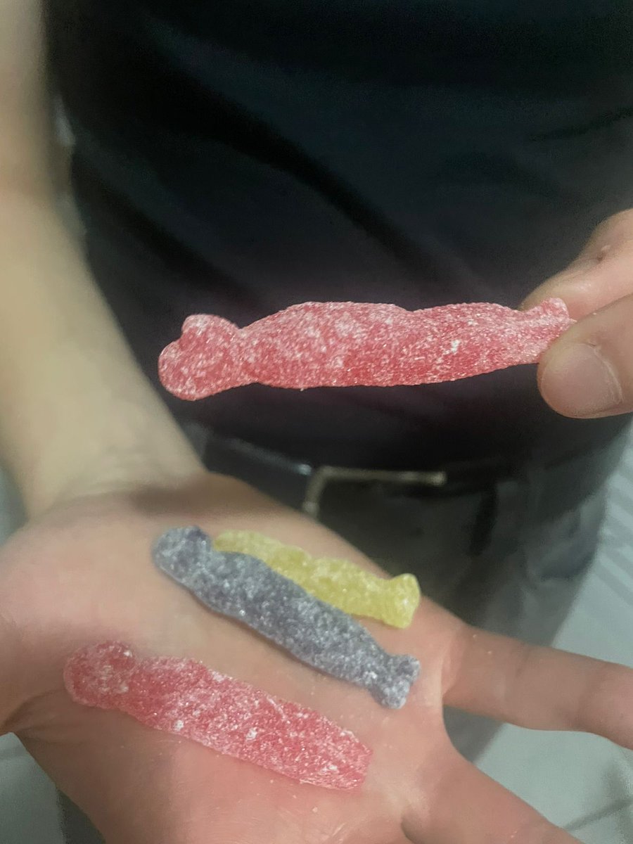 brunademonia's tweet image. a bala que eu comprei hoje