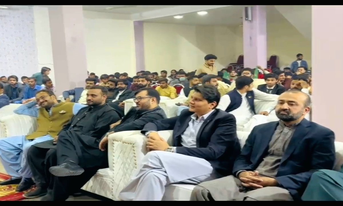 KhuramMughalPTI's tweet photo. Participated as an alumnus in the 18th Foundation Day event of the @ISFPakistan organized by ISF Lahore. Founder memebers of ISF @FarhatAbbas_PTI , @Muhammadmadni1 and @AdvHaiderMajeed graced the event.
Honoured to receive the shield from @salmanAraja.
#ISF #18YearsOfISF https://t.co/vog40EwjM4