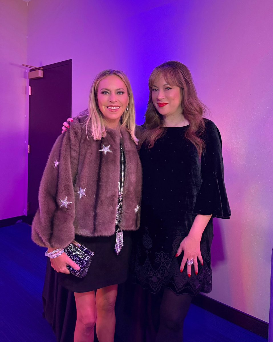 JenniferTilly's tweet image. With @SuttonBStracke at Bravocon