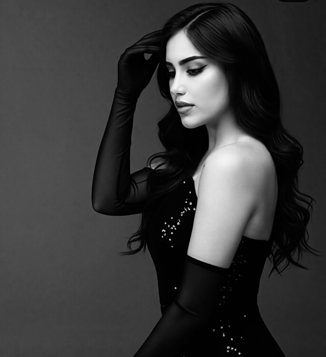 kimsociales_'s tweet image. beautiful face of Mexico Kim Loaiza 🖤😍