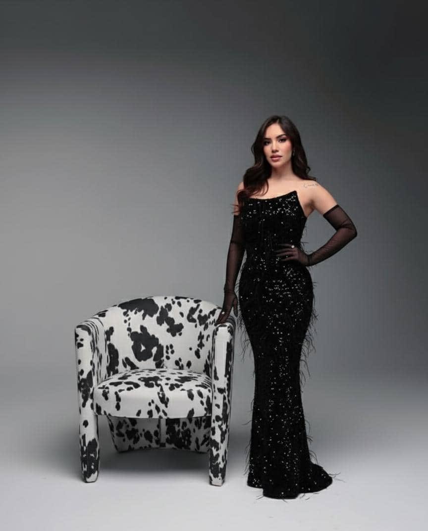 kimsociales_'s tweet image. beautiful face of Mexico Kim Loaiza 🖤😍