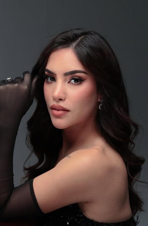 kimsociales_'s tweet image. beautiful face of Mexico Kim Loaiza 🖤😍