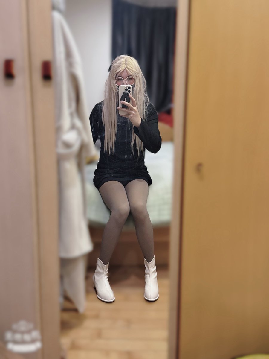 CD_Haibara's tweet photo. 有奖提问：黑丝好看 还是啡色好看？ #男娘 #cdts #Crossdesser #ts https://t.co/pAcO8gxGdc
