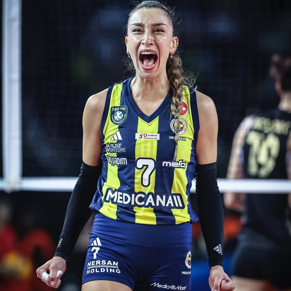 ⚡️ Hande Baladın x Eczacıbaşı ( 4 Set )

13/26 %50h, 2 hata, 1 bloklanma
1 blok, 1 ace
%47 pm, %29 mm ( 17 manşet, 2 hata )
15 sayı, +10 WL