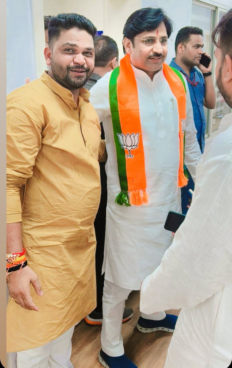 AshishManathak3's tweet photo. राज्यसभा सांसद आदरणीय भाई साहब श्री सुमेर  सिंह सोलंकी जी आपको मध्य प्रदेश भाजपा में प्रदेश महामंत्री एवं छिंदवाड़ा संभाग का प्रभारी जय बनाए जाने की हार्दिक बधाई शुभकामनाएं 🌷
@HitanandSharma 
@DrSumerSolanki1 https://t.co/Kr0f4z3rnh