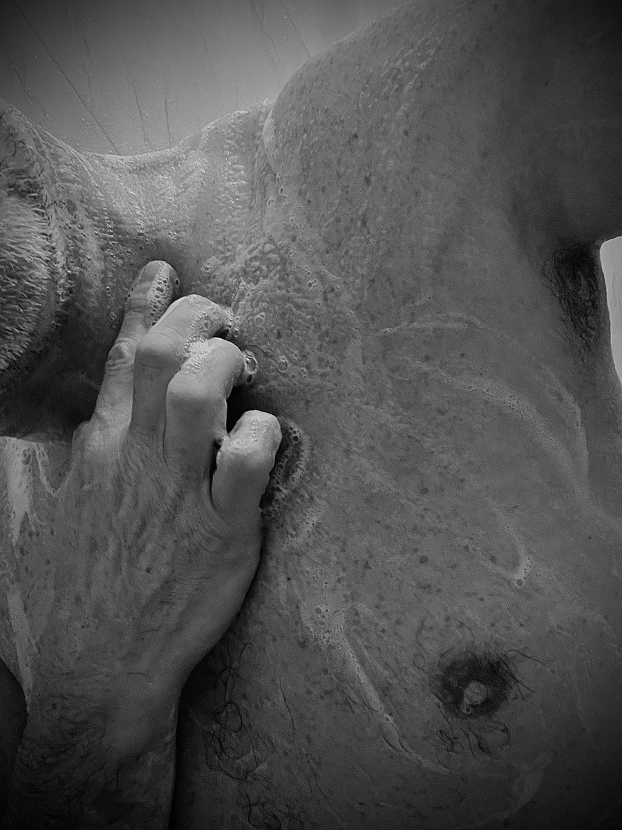 Bonsoir 
Je veux un bisou ici ou plusieurs 💋
Bonne soirée 💋💋