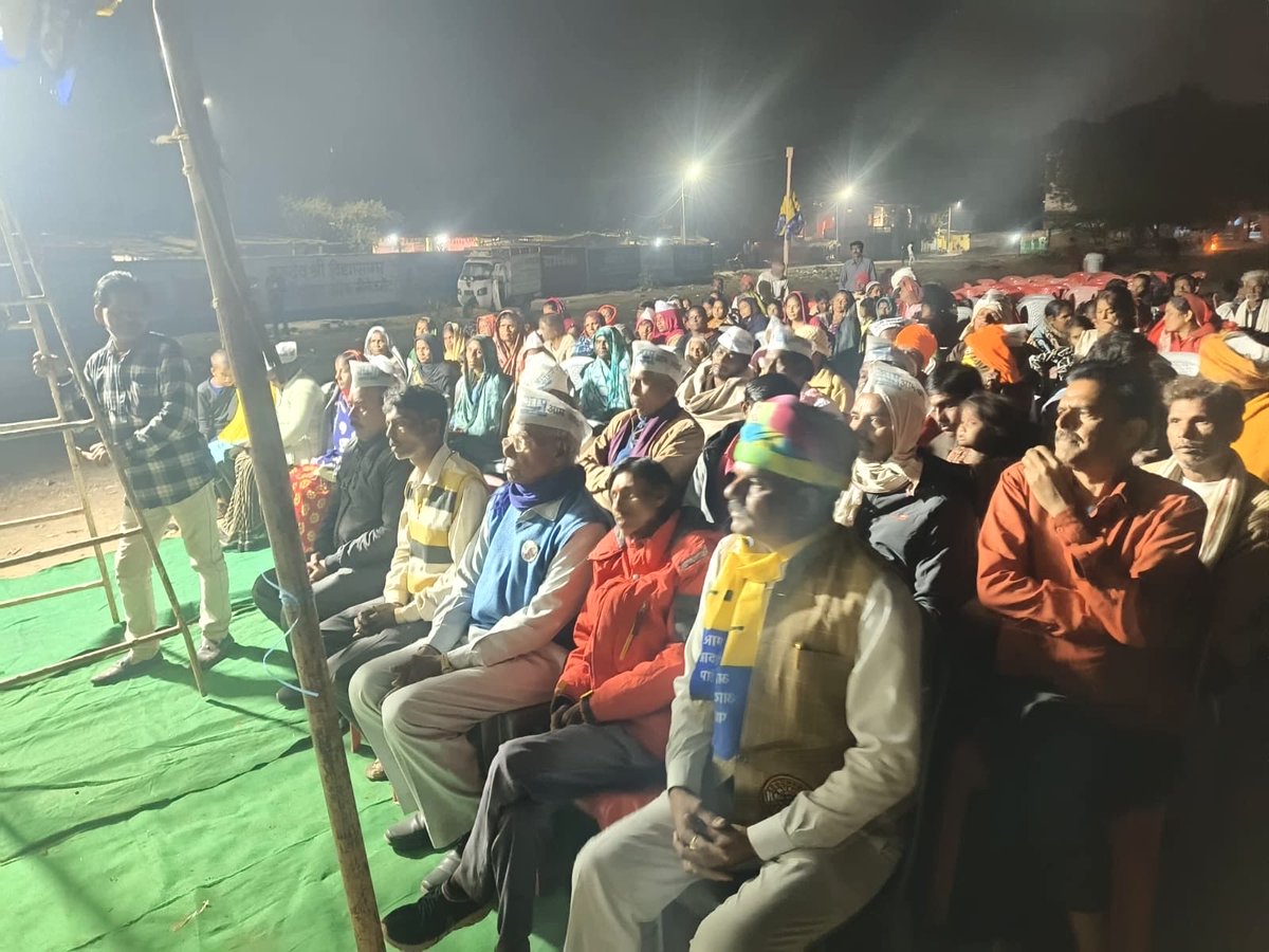 JSTomarAAP's tweet image. आम आदमी पार्टी द्वारा जारी मध्य प्रदेश जोड़ो अभियान के तहत वरिष्ठ पार्टी नेता डॉ रविकांत द्विवेदी द्वारा विदिशा में की गई जनसभा। 
गत दिनों शुरू हुए मध्य प्रदेश जोड़ो अभियान के तहत आयोजित सभाओं की श्रृंखला में ये थी प्रदेश में 61वीं जनसभा। @ArvindKejriwal 
@msisodia @SanjayAzadSln…