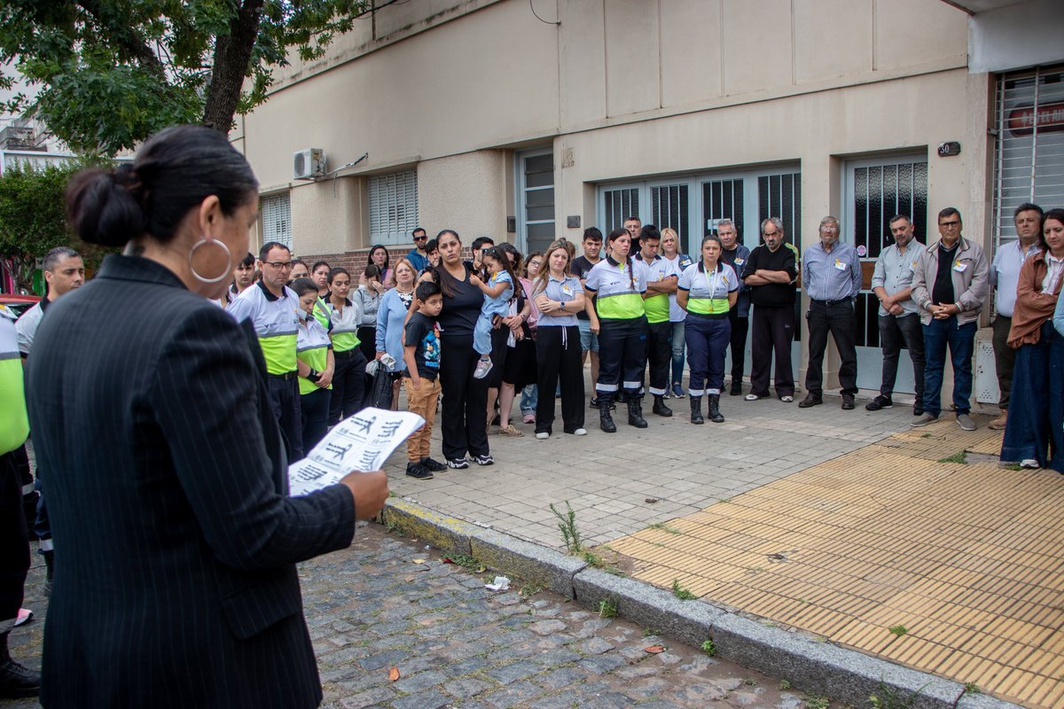 juanfiorini's tweet photo. HOMENAJE A CARLOS OTTAVIANI

En el Día Mundial en Recuerdo de las Víctimas de Tránsito, recordamos a Carlos Ottaviani con la colocación de una Estrella Amarilla en su memoria.

Carlos era inspector municipal y perdió la vida tras ser atropellado durante un operativo. https://t.co/pSjSXZcqT0