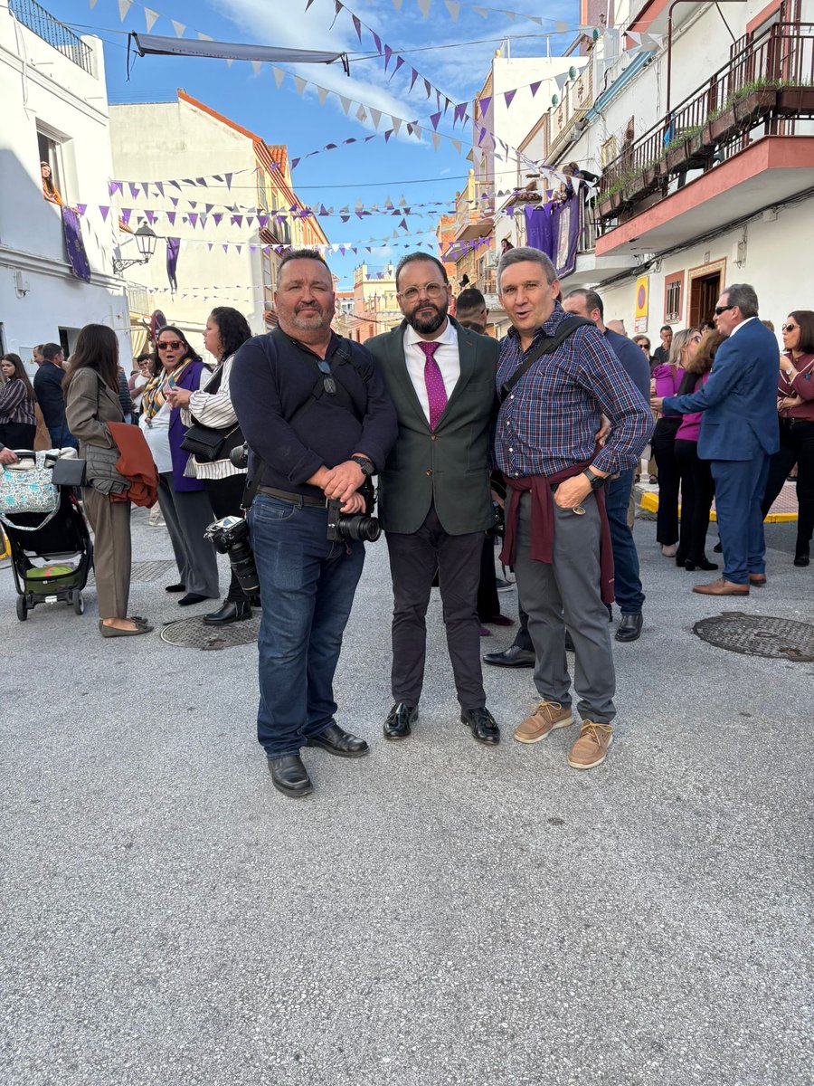 photoalgaba's tweet photo. Nuestros compañeros en el segundo de los traslados de Nuestro Padre Jesús Nazareno en su Santa Misión Parroquial. https://t.co/dLfxQ6AocH
