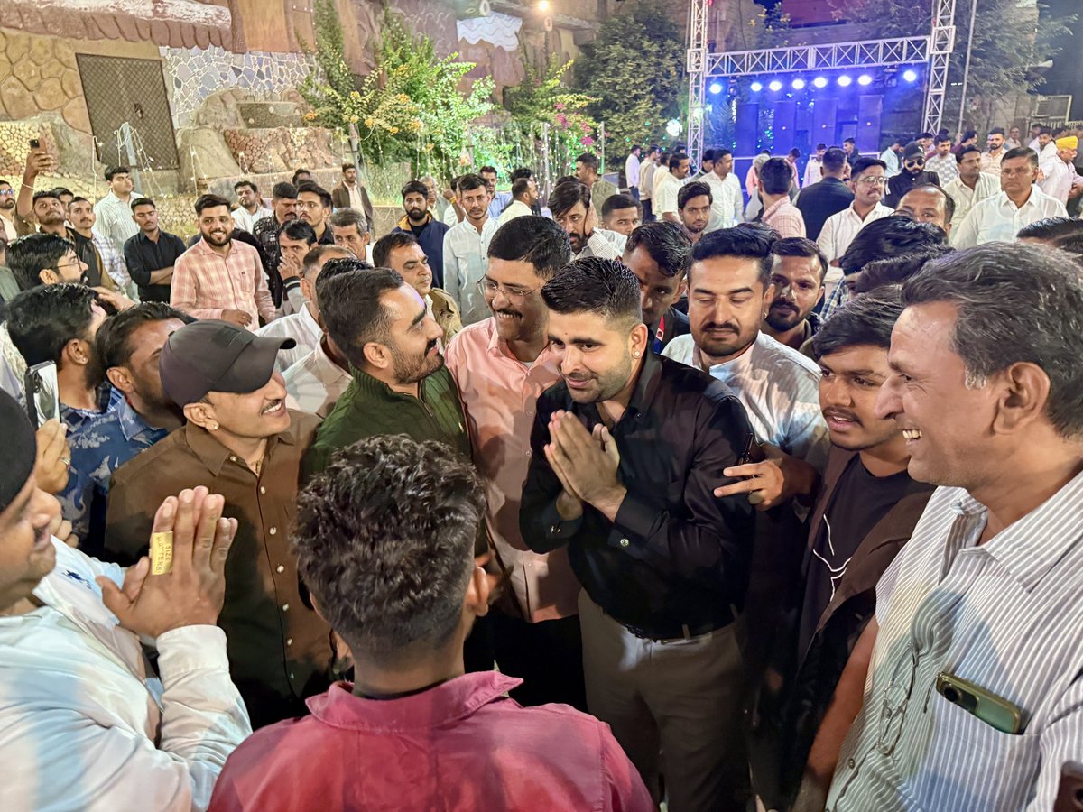 RavindraBhati__'s tweet image. आज जोधपुर के चौपासनी स्थित सिंधु महल में राजपुरोहित समाज के युवा साथियों द्वारा आयोजित स्नेह मिलन समारोह में सहभागिता कर सभी बंधुओं से आत्मीय मुलाकात की।

आप युवा साथियों द्वारा मिले स्नेह और अपनत्व हेतु हृदयतल से कोटि-कोटि आभार।