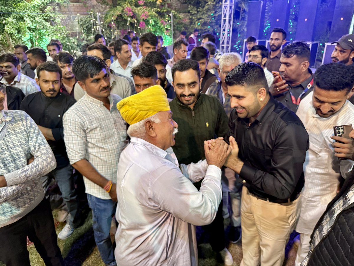 RavindraBhati__'s tweet image. आज जोधपुर के चौपासनी स्थित सिंधु महल में राजपुरोहित समाज के युवा साथियों द्वारा आयोजित स्नेह मिलन समारोह में सहभागिता कर सभी बंधुओं से आत्मीय मुलाकात की।

आप युवा साथियों द्वारा मिले स्नेह और अपनत्व हेतु हृदयतल से कोटि-कोटि आभार।