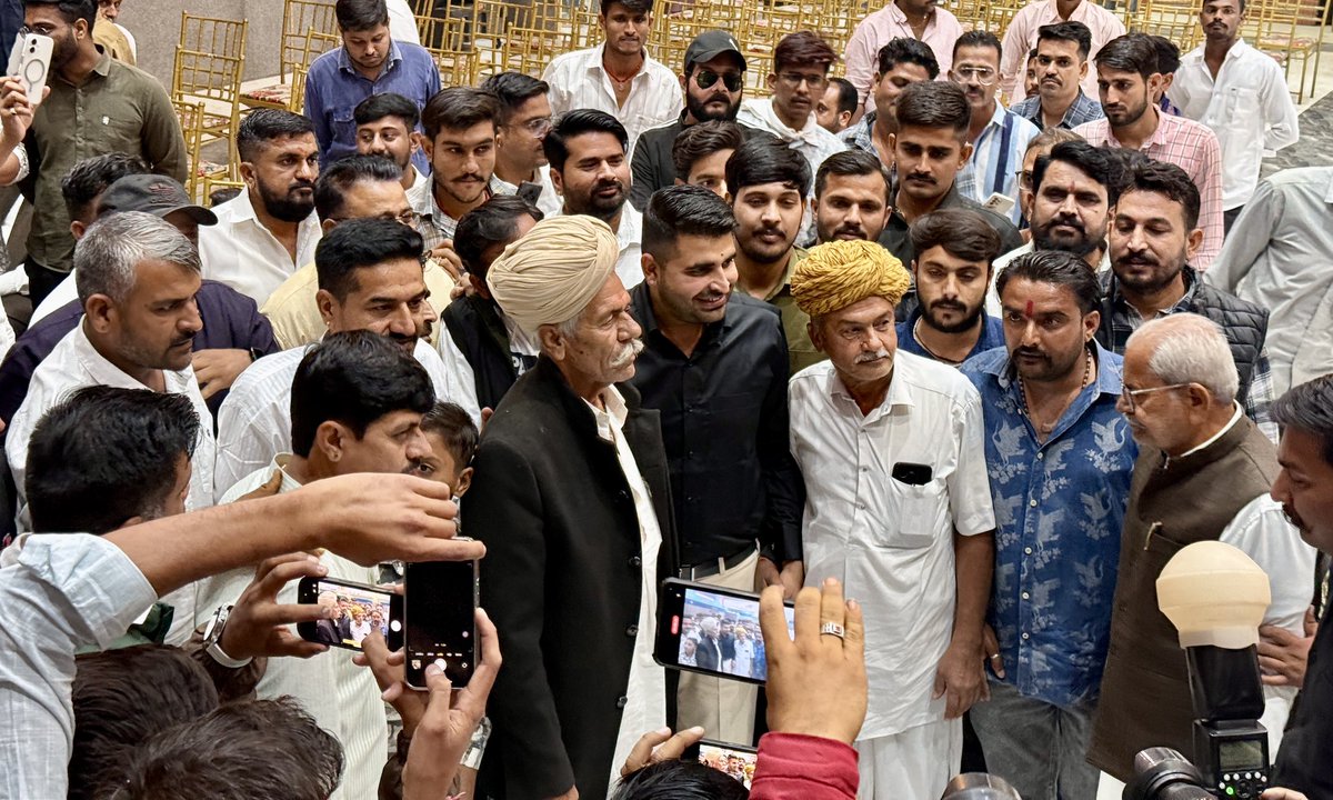 RavindraBhati__'s tweet image. आज जोधपुर के चौपासनी स्थित सिंधु महल में राजपुरोहित समाज के युवा साथियों द्वारा आयोजित स्नेह मिलन समारोह में सहभागिता कर सभी बंधुओं से आत्मीय मुलाकात की।

आप युवा साथियों द्वारा मिले स्नेह और अपनत्व हेतु हृदयतल से कोटि-कोटि आभार।