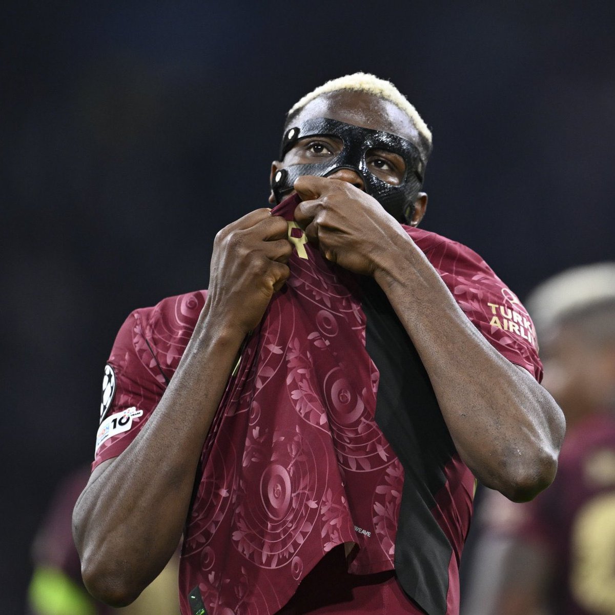 Victor Osimhen: "Annemin ölümü bugün bile beni yaralamaya devam ediyor. Uğruna fedakarlıklar yaptığı şeylerin tadını çıkarmaya ömrü yetmedi."