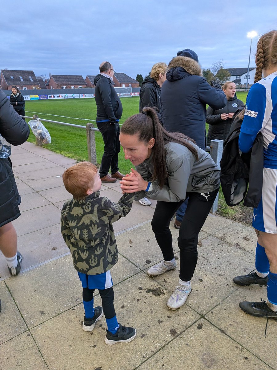 nataliebuksh's tweet image. What a fab game!! Through to the next round in the Lancashire FA cup! What a team! Jordan is very keen to learn the players names and numbers now 😍, including telling them to go down the tunnel at the end 🤣

#wafc @Latics_Women