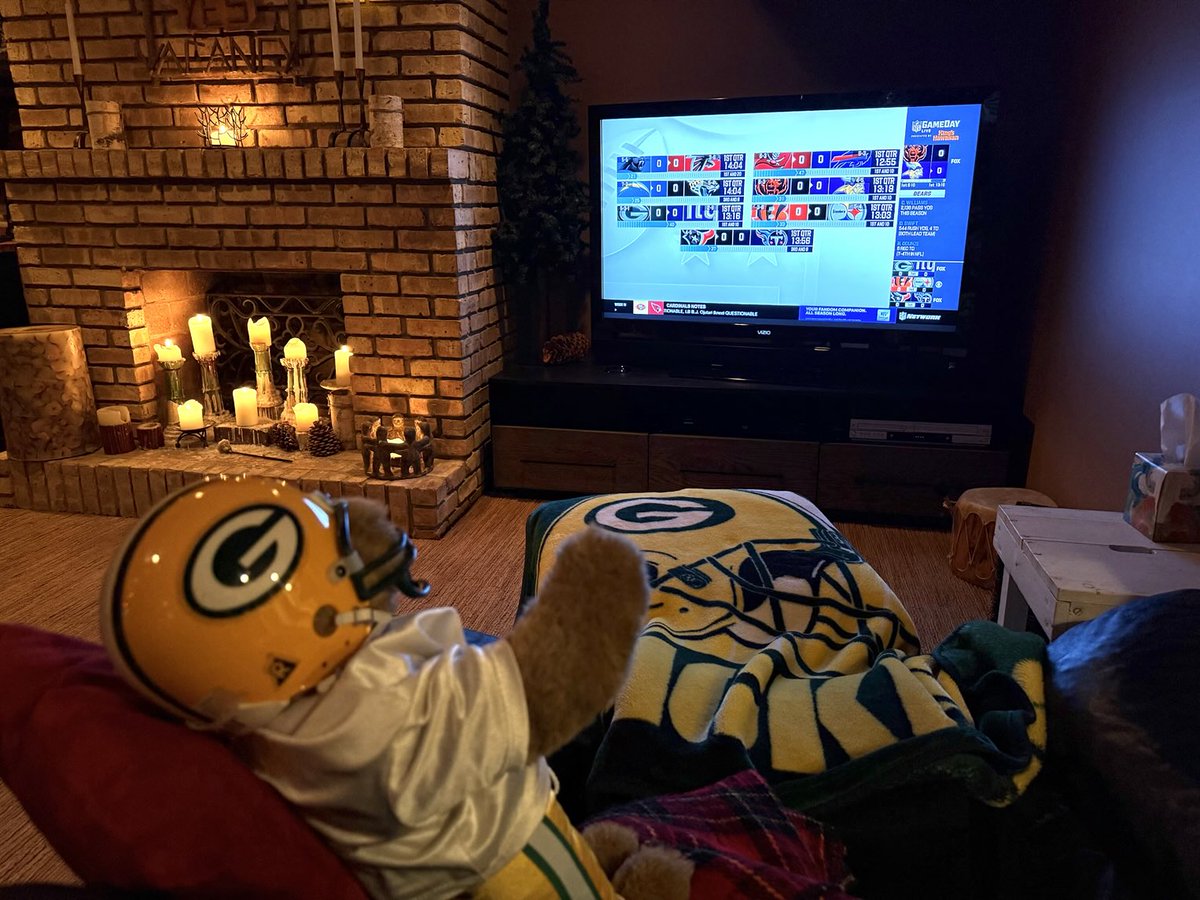#GDLive Packer fan hoping the Vikings win today