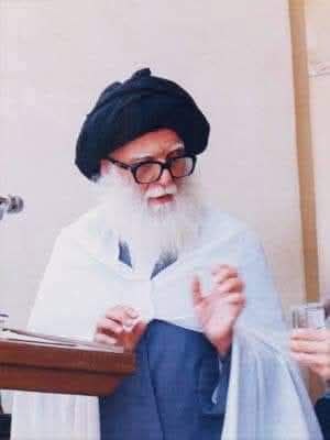 يا خاطفًا قلوب العباد بإذن رب العباد،
السلام على من سكن ثلاثًا:
 القلب، والعين، والعقل.
تنقضي الساعات والأيام وما زال ذكرك دليلًا للقلوب الوالهة برب العباد.

#السيد_المظلوم_محمد_الصدر