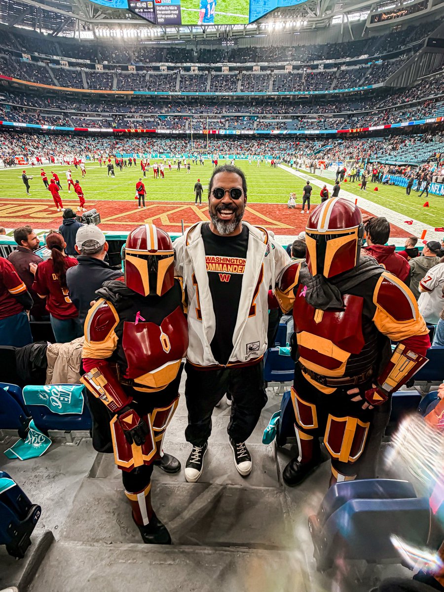 Commanderlorians tweet media