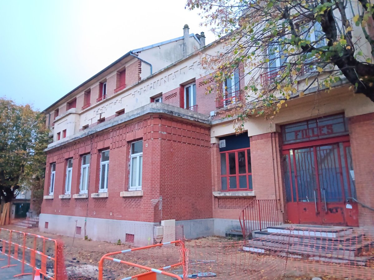 Noisy-le-Grand : faute de système d’alarme incendie, les enseignants sonnent l’alerte avec des vuvuzelas
➡️ l.leparisien.fr/Y1YA