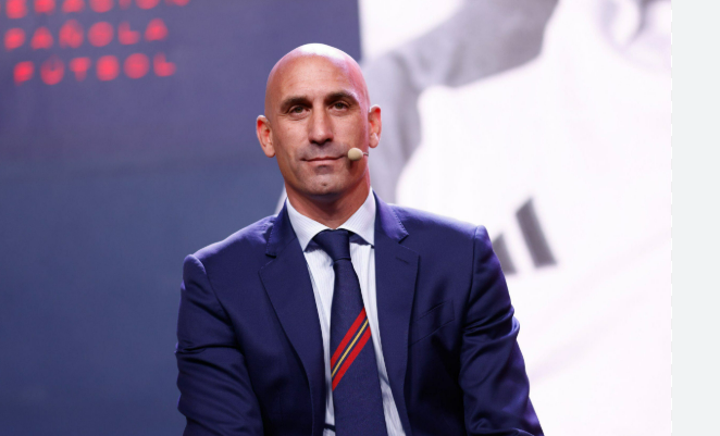 tercer_tiemp18's tweet photo. "LUIS RUBIALES: EL HOMBRE MÁS POLÉMICO DE ESPAÑA"
#rubiales #jennyhermoso #España #piquito #Parati
✍️✍️Ig: gabri_moralees✍️✍️
https://t.co/T8RssQSxqz https://t.co/xxDwYLk6yA