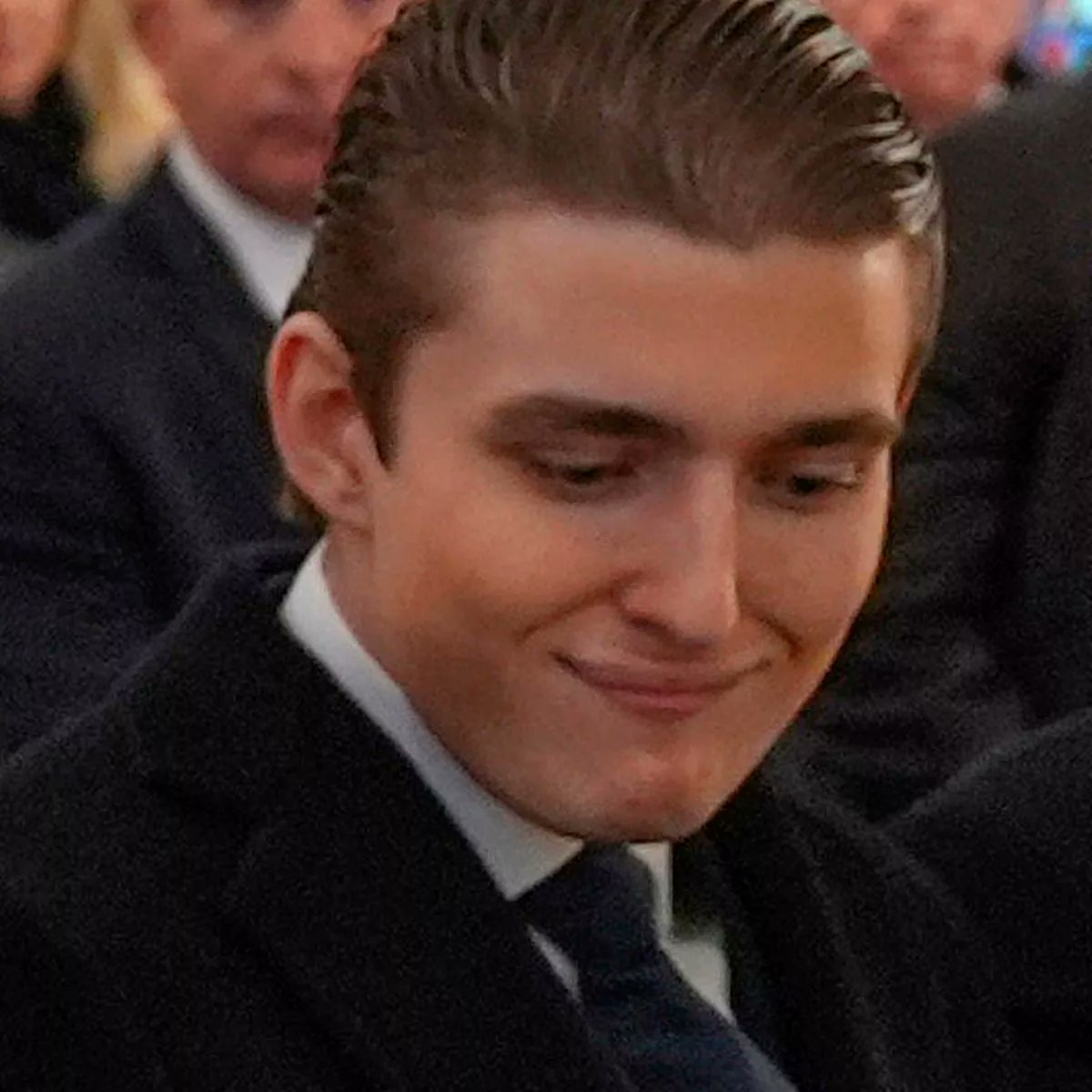 Bu adam gerçekten insider balina olabilir mi? 
SHORT açtığından beri piyasa çöküşe girdi.
Neredeyse bütün piyasaya SHORT açmış.
Toplam Karı 136 Milyon dolar.

Açtığı pozisyonlar şöyle:
🟥 $eth short -  karda 
🟥 $hype short - karda 
🟥 $btc short - karda 
🟥 $fartcoin short -