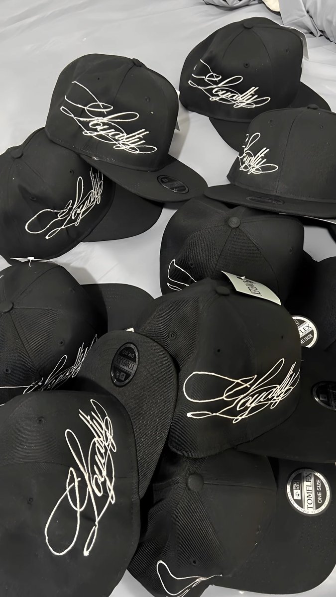 drawanz's tweet image. NEVER MISS LOYALTY VOL. 1

DISPONÍVEL DIA 18/11 ÀS 18H 

ACESSO EM LOYALTYBEFOREROYALTY.ONLINE